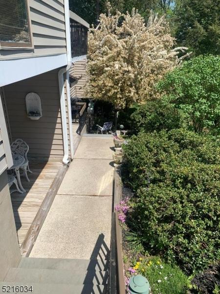 33 Hillside Ct, Clinton, NJ 08809 photo 2