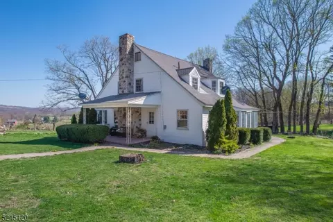 17 Fenwick Rd, Frankford, NJ 07822