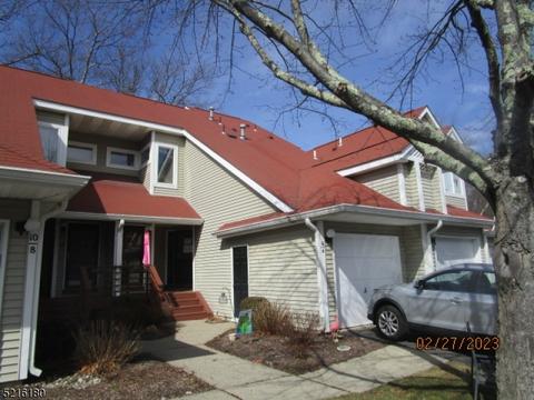 4 Petersburg Ct, Oak Ridge, NJ 07438