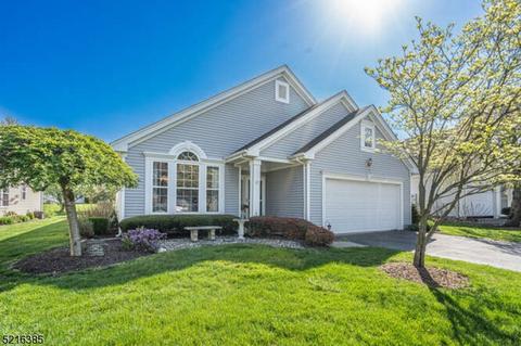 4 Brookfield Dr, Belvidere, NJ 07823