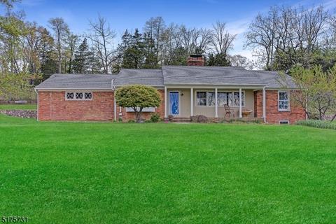 90 Deer Hill Rd, Lebanon, NJ 08833