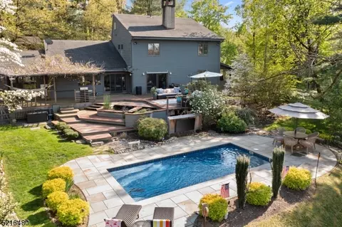 2 Northfield Ct, Lambertville, NJ 08530