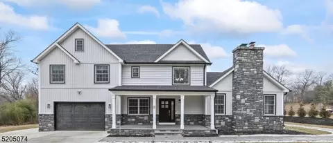 8 Mobus Ln, Warren, NJ 07059
