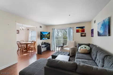30 Crestview Ln, Mount Arlington, NJ 07856