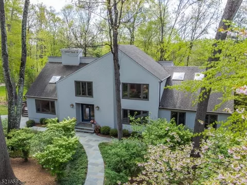 6 Thompson Ct, Morristown, NJ 07960