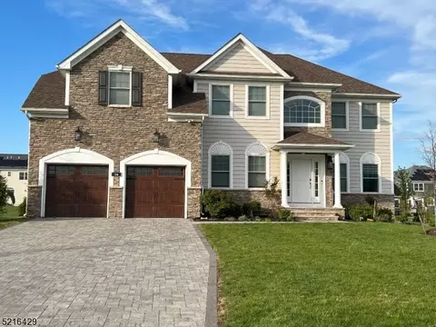 16 Surrey Ln, Belle Mead, NJ 08502