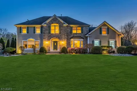21 Fieldpointe Dr, Somerville, NJ 08876