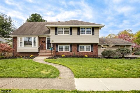 30 Hemlock Cir, Cranford, NJ 07016