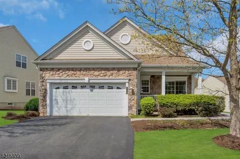 724 Brushwood Ct, East Franklin, NJ 08873