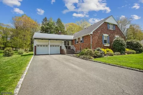 126 Maple St, New Providence, NJ 07974