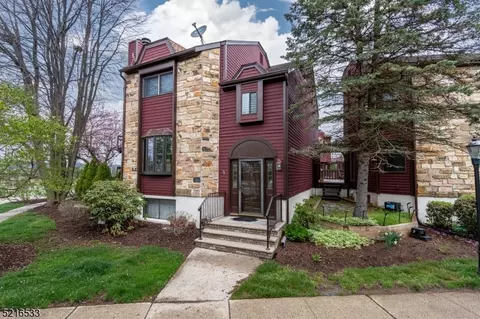 7 Trafalgar Ct, Hackettstown, NJ 07840
