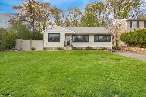 6 Apache Trl, Rockaway, NJ 07866