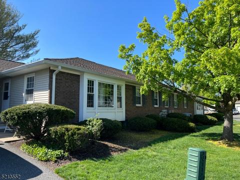 67 Brandywyne Dr, Florham Park, NJ 07932