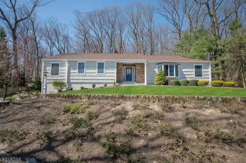 15 Lynnfield Dr, Morristown, NJ 07960