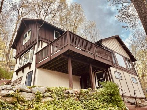 257 W Shore Trl, Sparta, NJ 07871