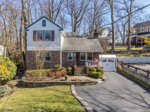 17 Oakridge Rd, Verona, NJ 07044