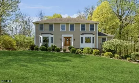 9 Dallarda Dr, Hackettstown, NJ 07840