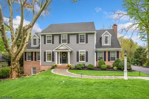 40 Walsingham Rd, Mendham, NJ 07945