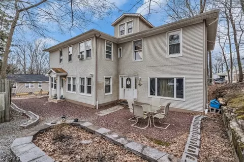 39 Arlington Ave, Mount Arlington, NJ 07856
