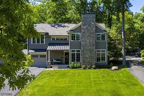 18 Oakwood Trl, Sparta, NJ 07871