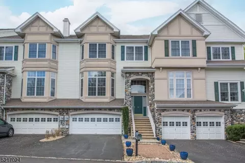 39 Winding Rdg, Oakland, NJ 07436