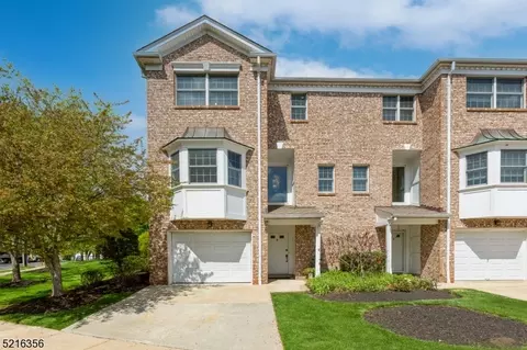 6 Hidden Pond Ct, Raritan, NJ 08869