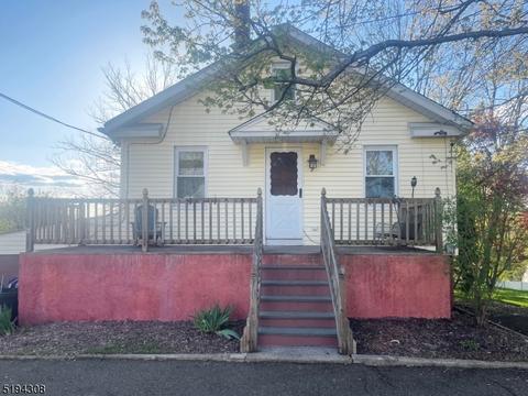 2 Center St, Stanhope, NJ 07874