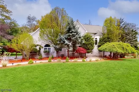 9 Jenna Ct, Scotch Plains, NJ 07076