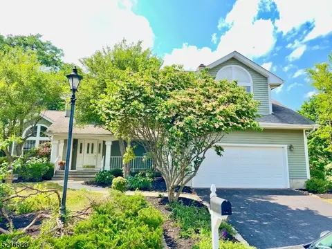 12 Cobble Ln, Bedminster, NJ 07921
