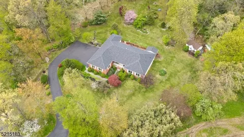 2 Christie Ct, Belvidere, NJ 07823