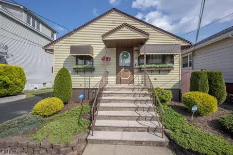 100 Dewey Ave, Totowa, NJ 07512