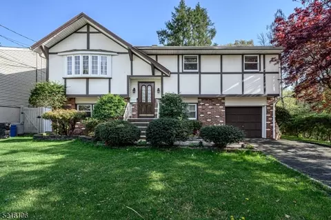 1269 Kanski Ct, Rahway, NJ 07065