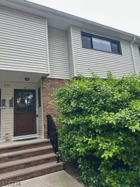 681 Dover Ct #E, Hillsborough, NJ 08844