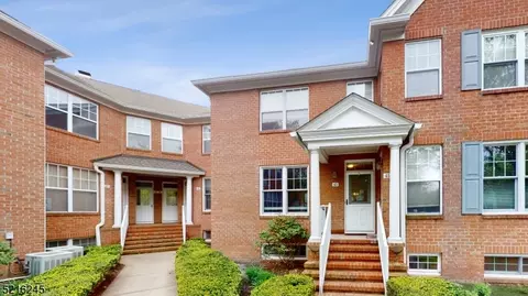43 Franklin School Way, Metuchen, NJ 08840