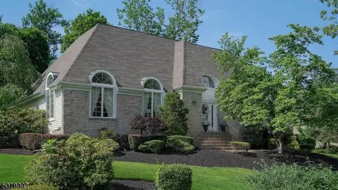 19 Sherbrooke Dr, Lincoln Park, NJ 07035