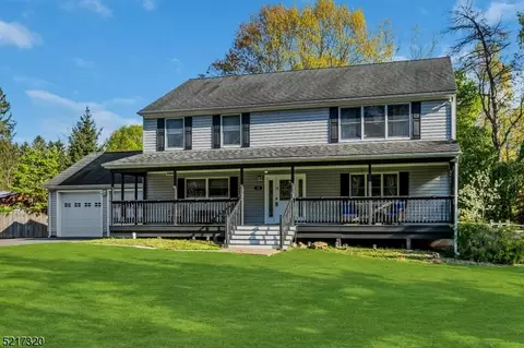 12 Smith St, Hampton, NJ 08827