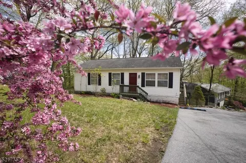 27 Woodland Rd, Wantage, NJ 07461