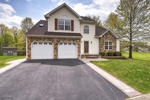 6 Reinhart Way, Bridgewater, NJ 08807