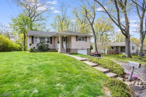 13 Oakwood Ter, Rockaway, NJ 07866