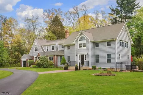 760 Valley Rd, Watchung, NJ 07069