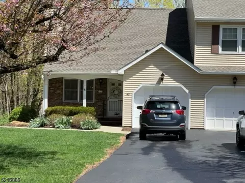 49 Carriage Ln, Sparta, NJ 07871