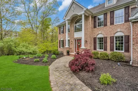 7 Lenore Ct, Washington Twp, NJ 07853