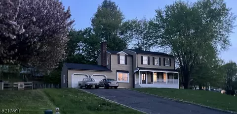 12 Fawn Run, Bloomsbury, NJ 08804