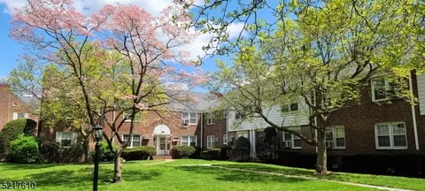 129 River Drivebway #B, Elmwood Park, NJ 07407