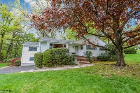 31 Woodland Dr, Westwood, NJ 07675