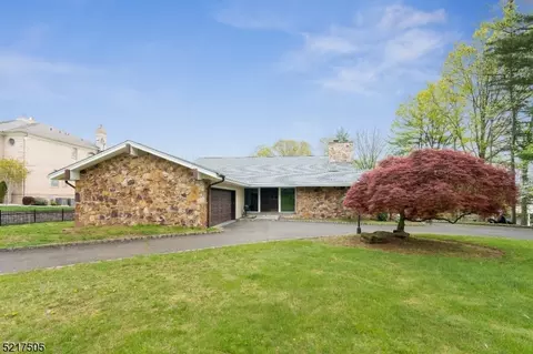 72 Harrow Dr, Woodbridge Twp, NJ 07067