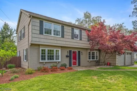9 Kuhn St, East Franklin, NJ 08873