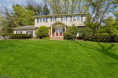 44 Kahdena Rd, Morristown, NJ 07960