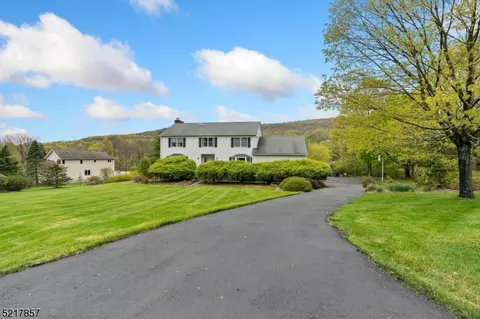 2 Volcanic Hill Rd, Wantage, NJ 07461
