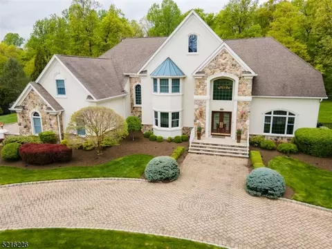 14 Kensington Ct, Warren, NJ 07059